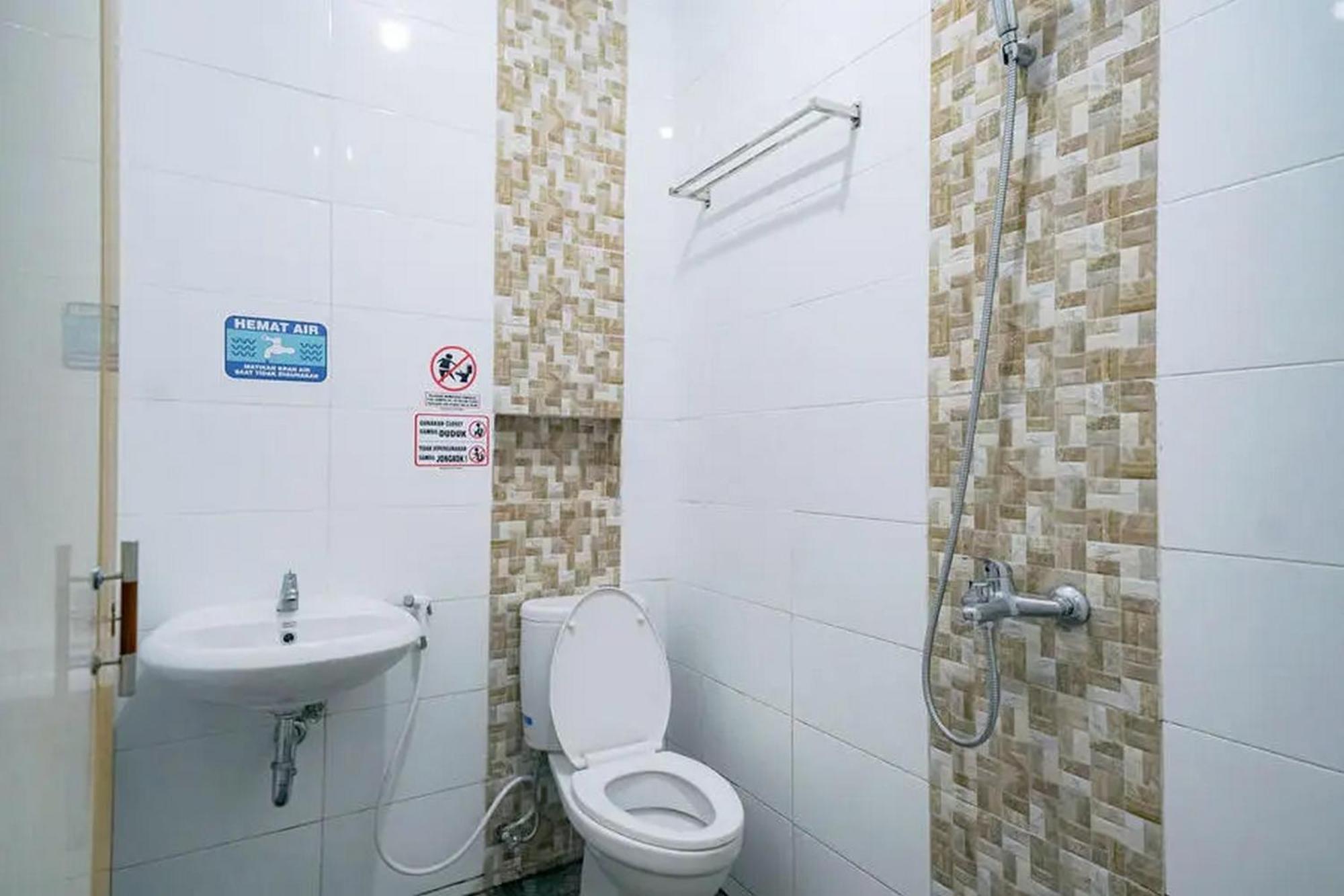Reddoorz Near Ekowisata Mangrove Belawan Hotel Quarto foto